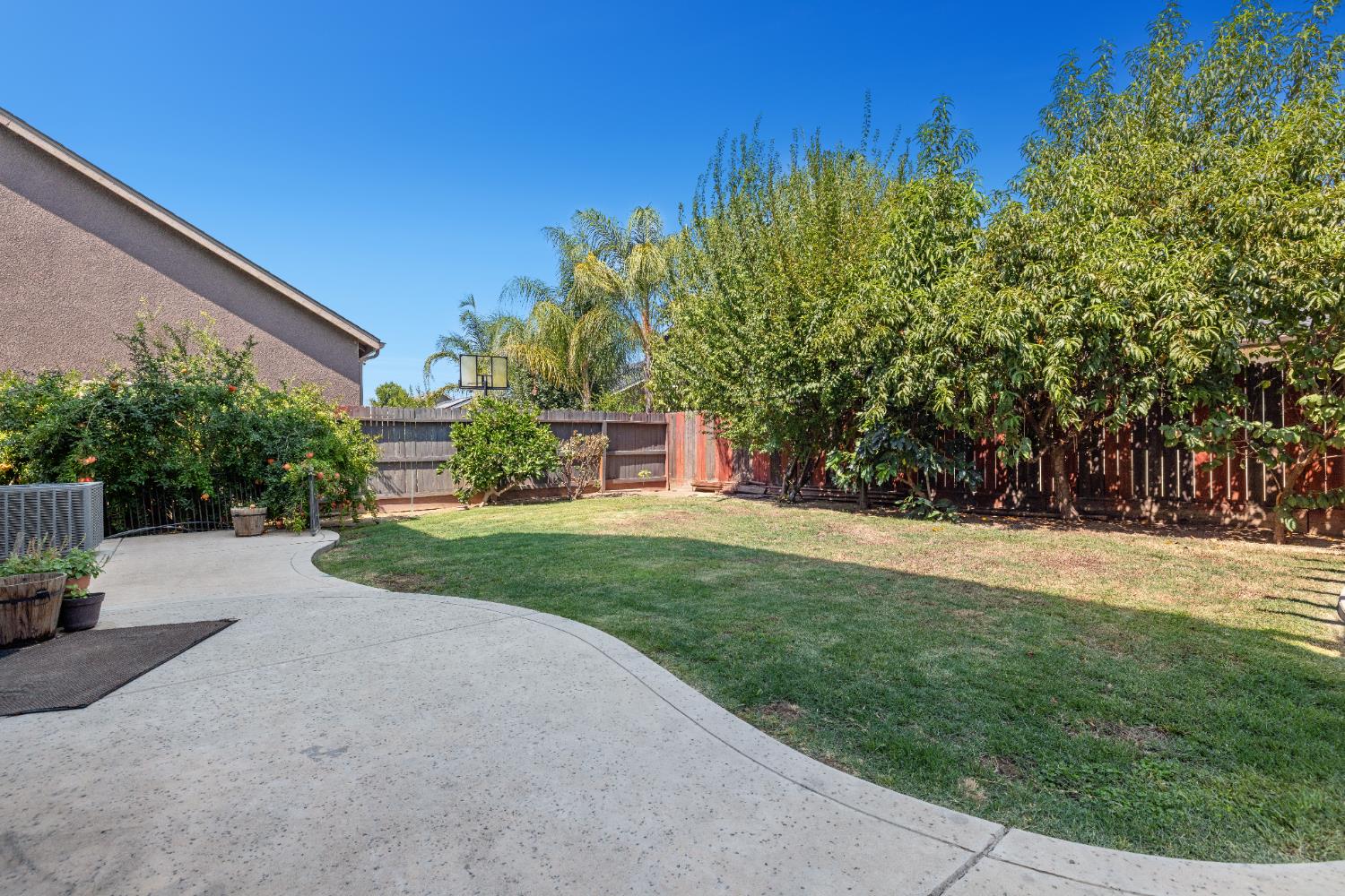 6712 W Lucas Dr, Fresno, CA 93722