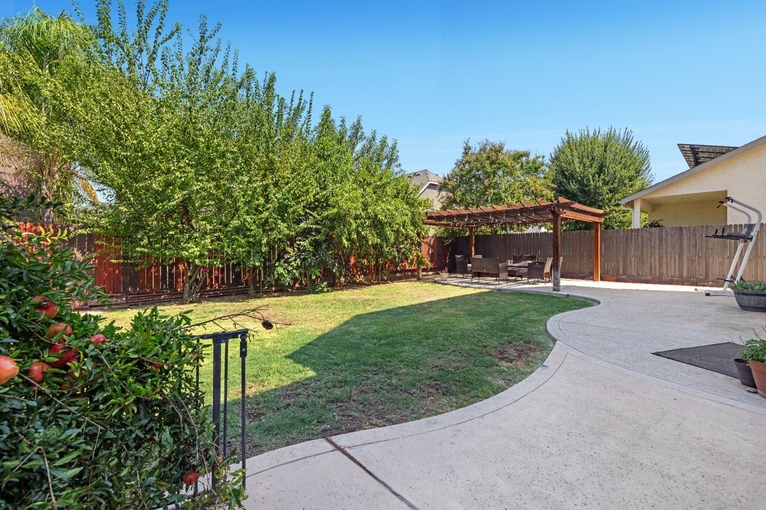 6712 W Lucas Dr, Fresno, CA 93722