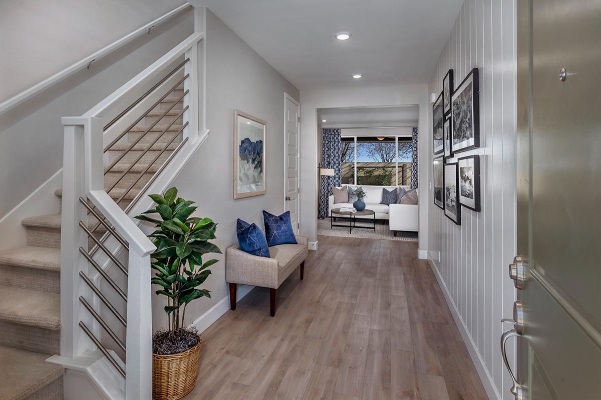 840 N Apricot Ave, Fresno, CA 93727