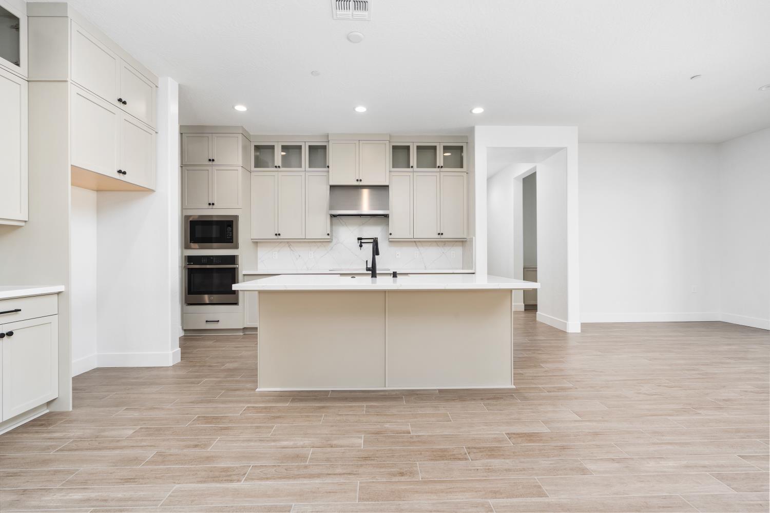 8388 Iron Creek Dr, Friant, CA 93626