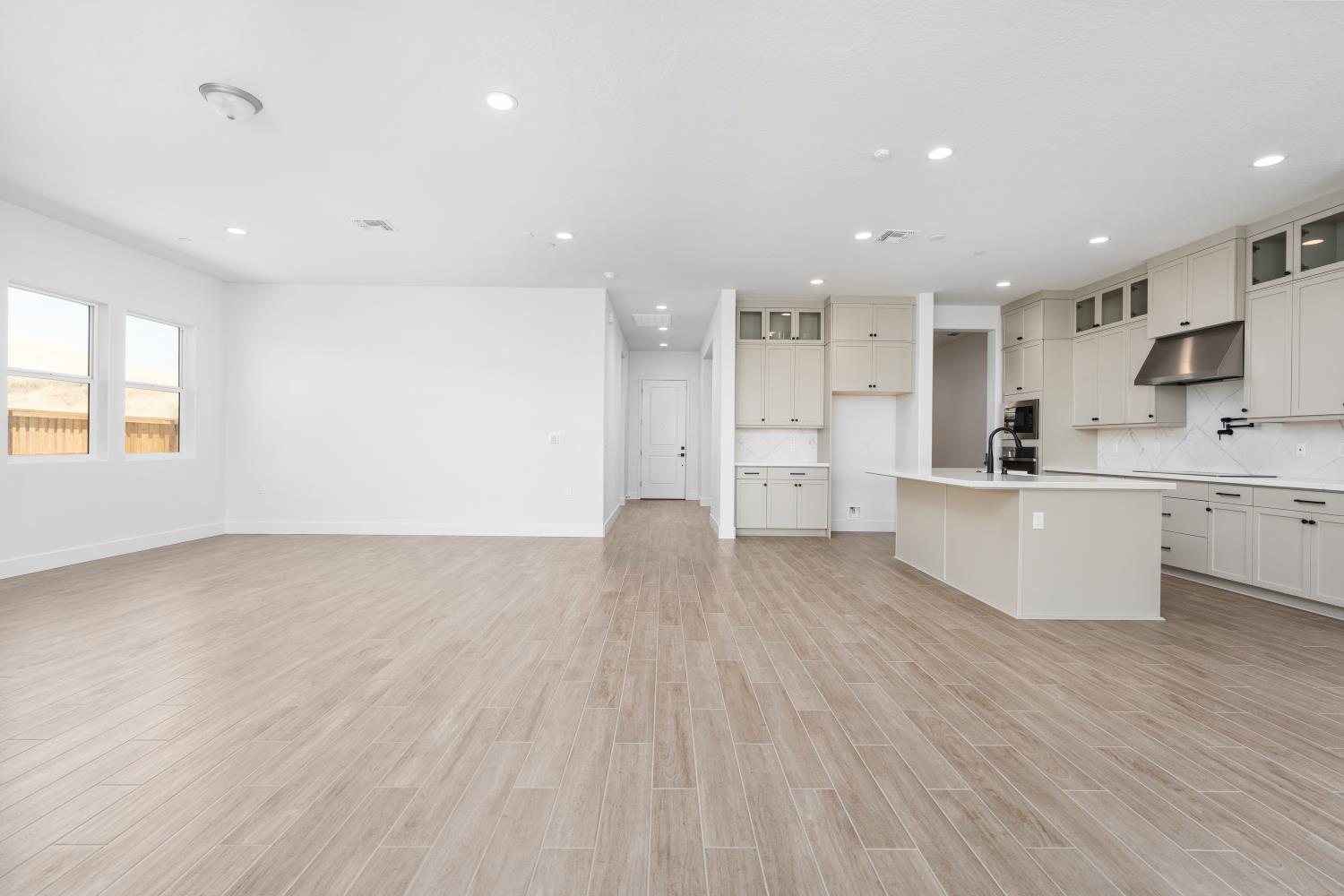 8388 Iron Creek Dr, Friant, CA 93626