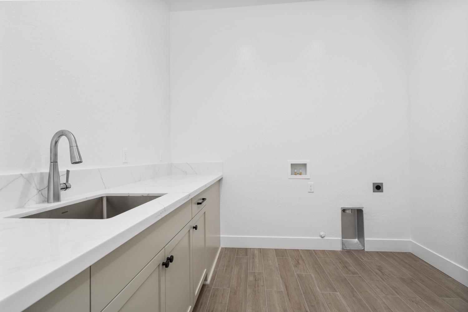 8388 Iron Creek Dr, Friant, CA 93626