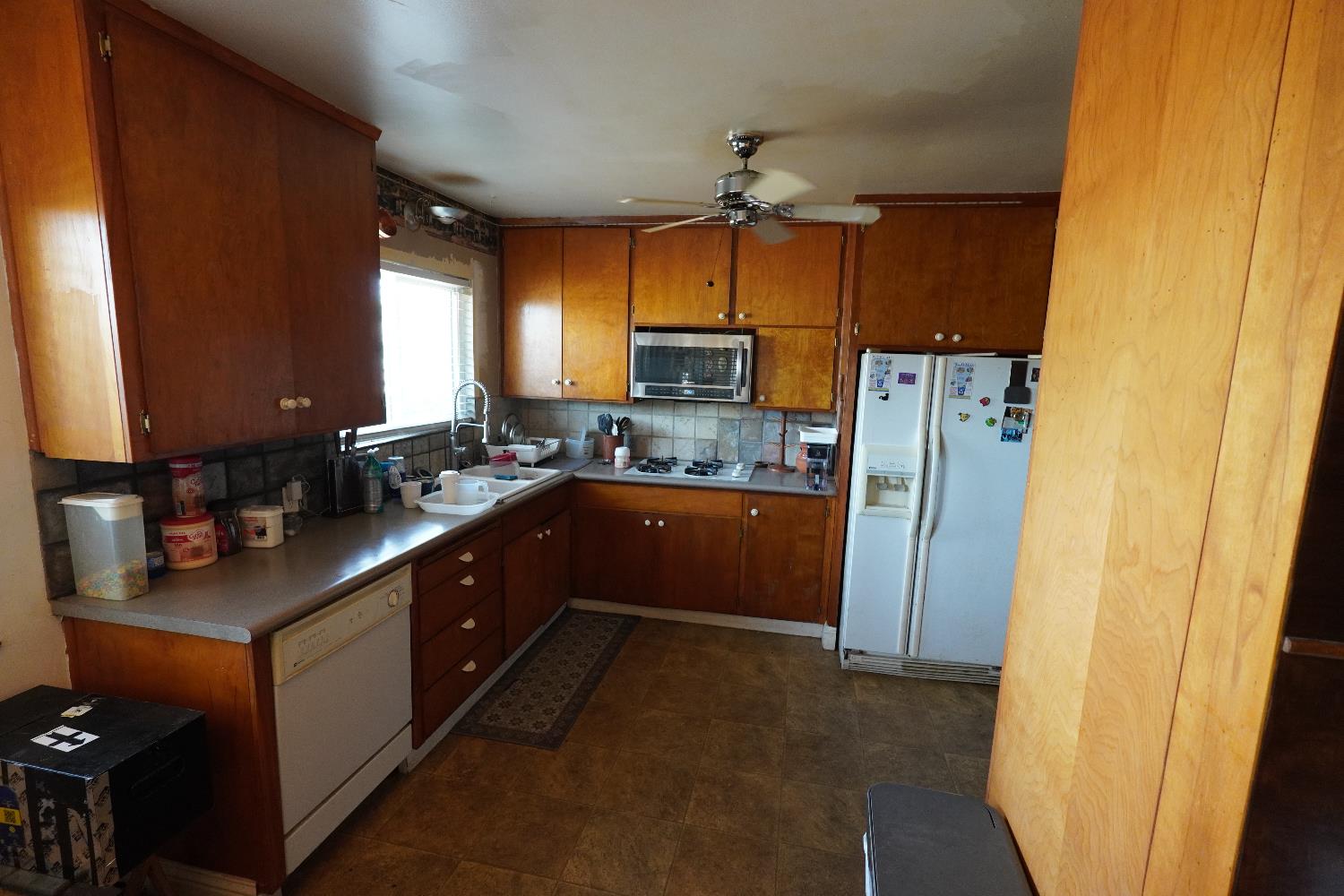 1699 E Academy, Tulare, CA 93274