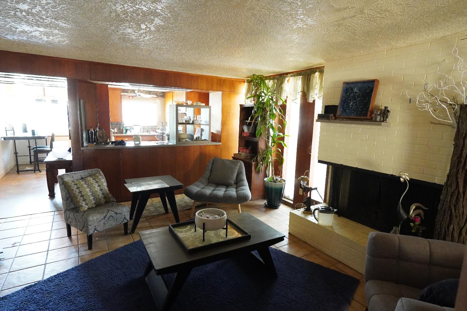 1699 E Academy, Tulare, CA 93274