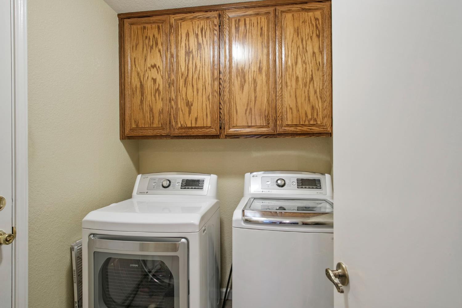 2185 Garden Circle Dr W, Manteca, CA 95336