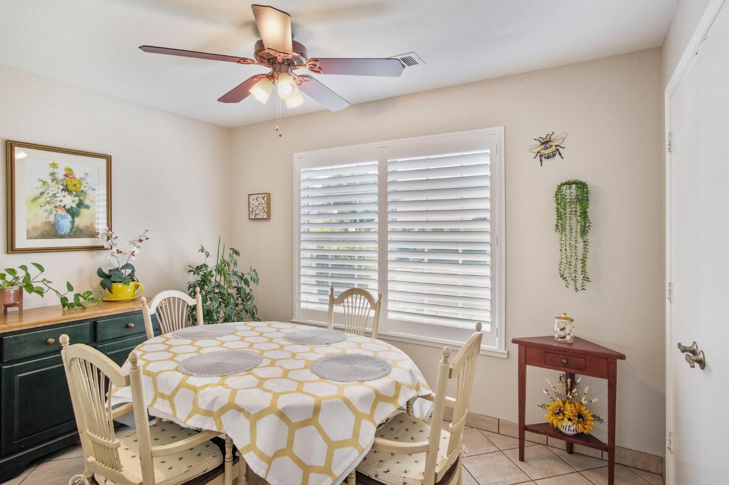 2185 Garden Circle Dr W, Manteca, CA 95336