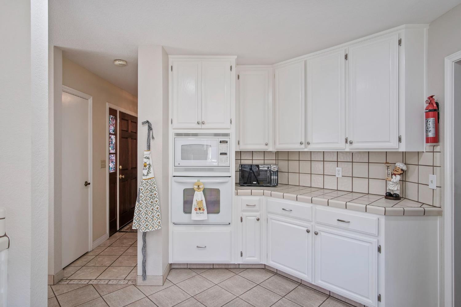 2185 Garden Circle Dr W, Manteca, CA 95336