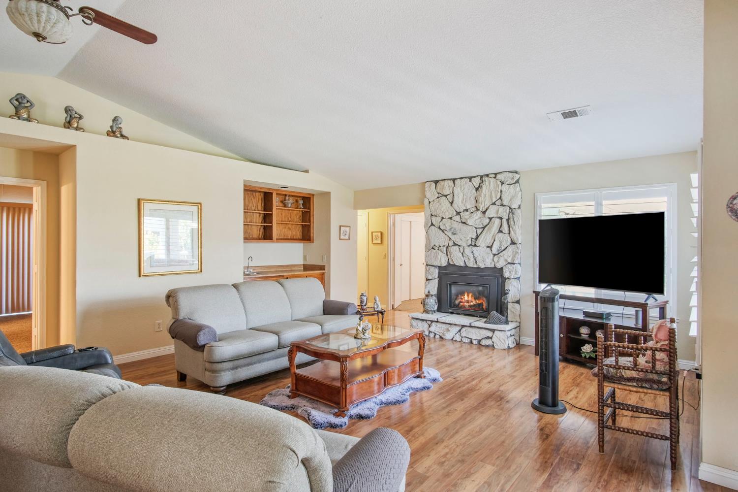 2185 Garden Circle Dr W, Manteca, CA 95336