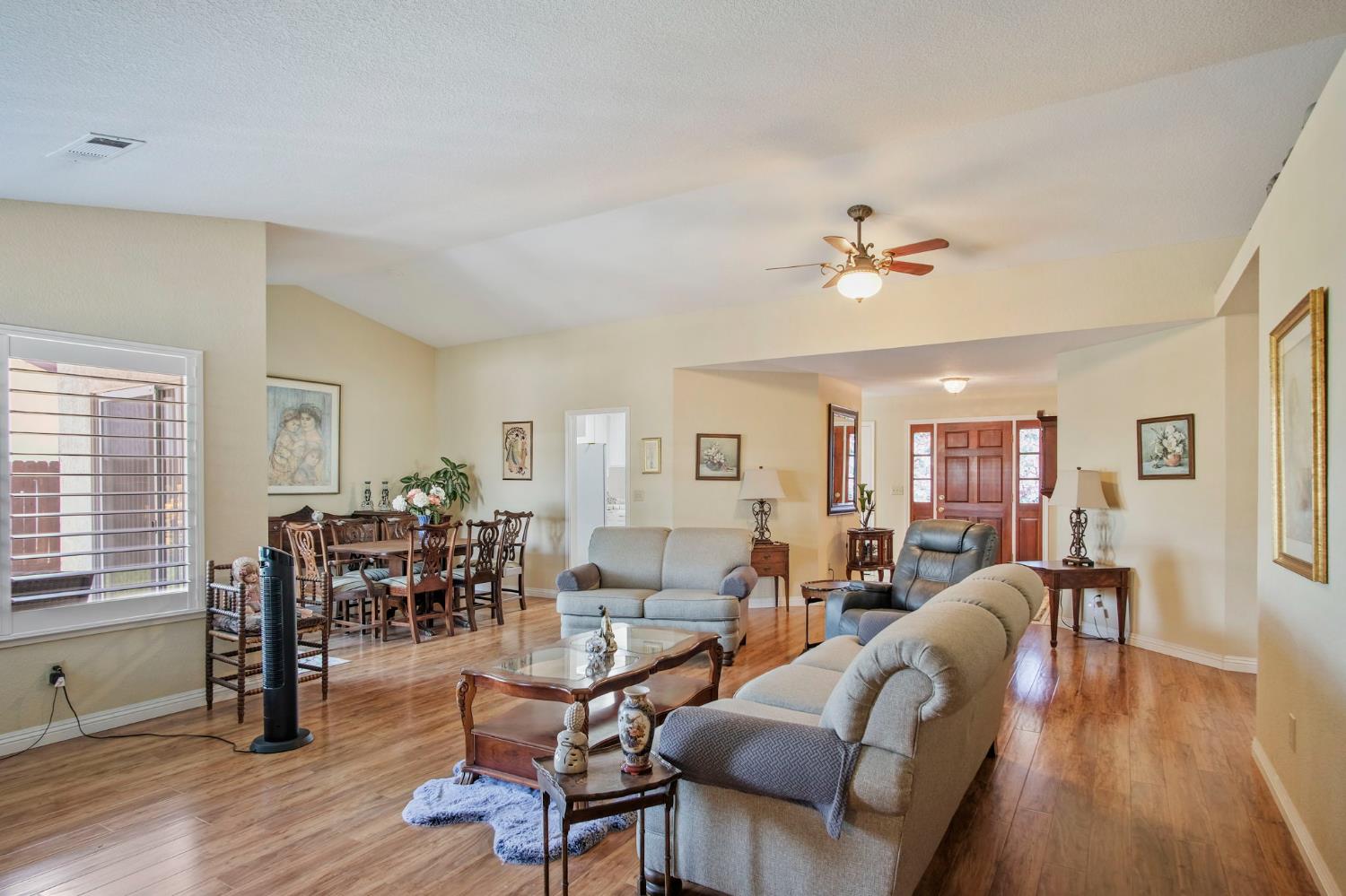 2185 Garden Circle Dr W, Manteca, CA 95336