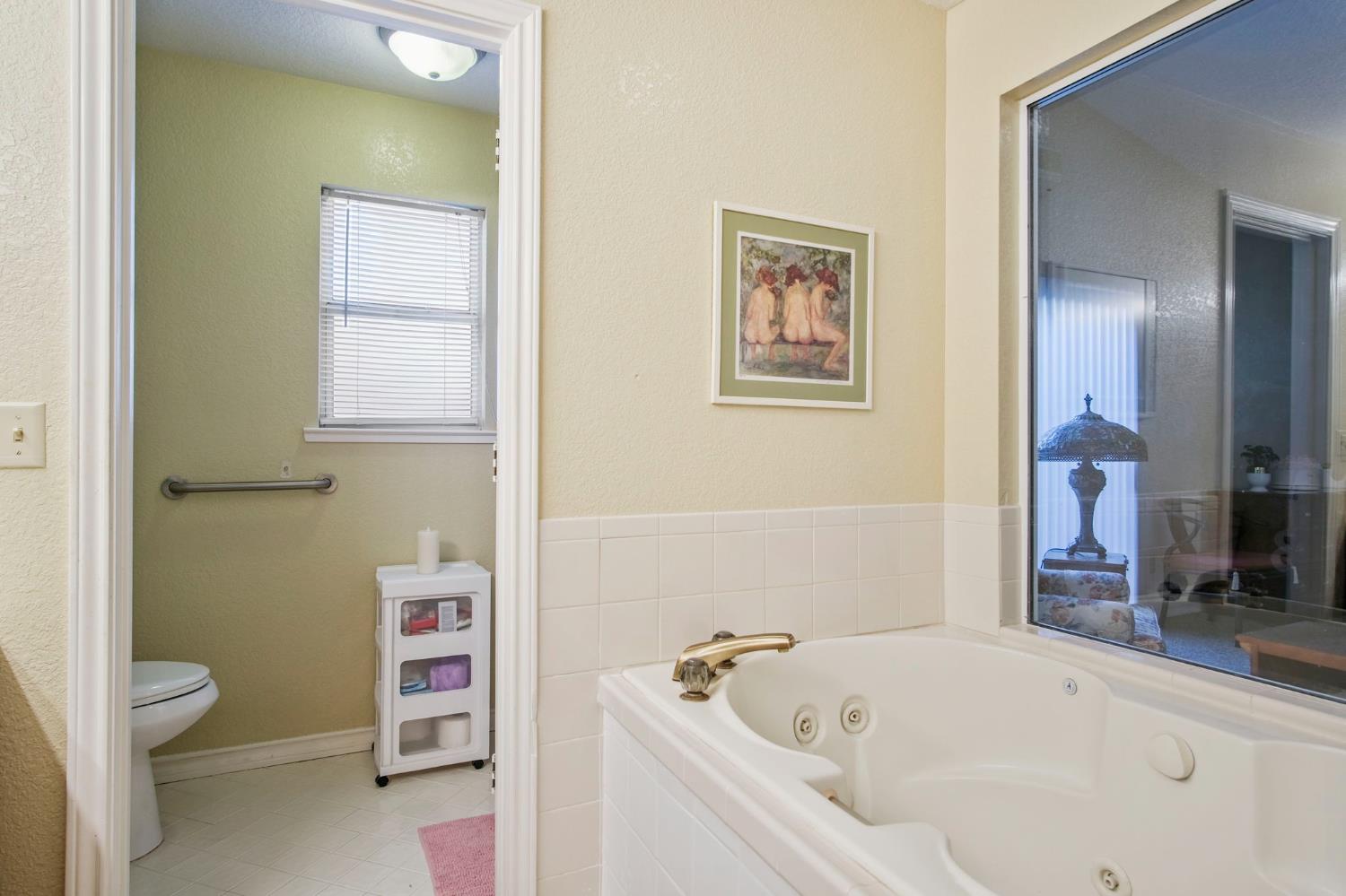 2185 Garden Circle Dr W, Manteca, CA 95336