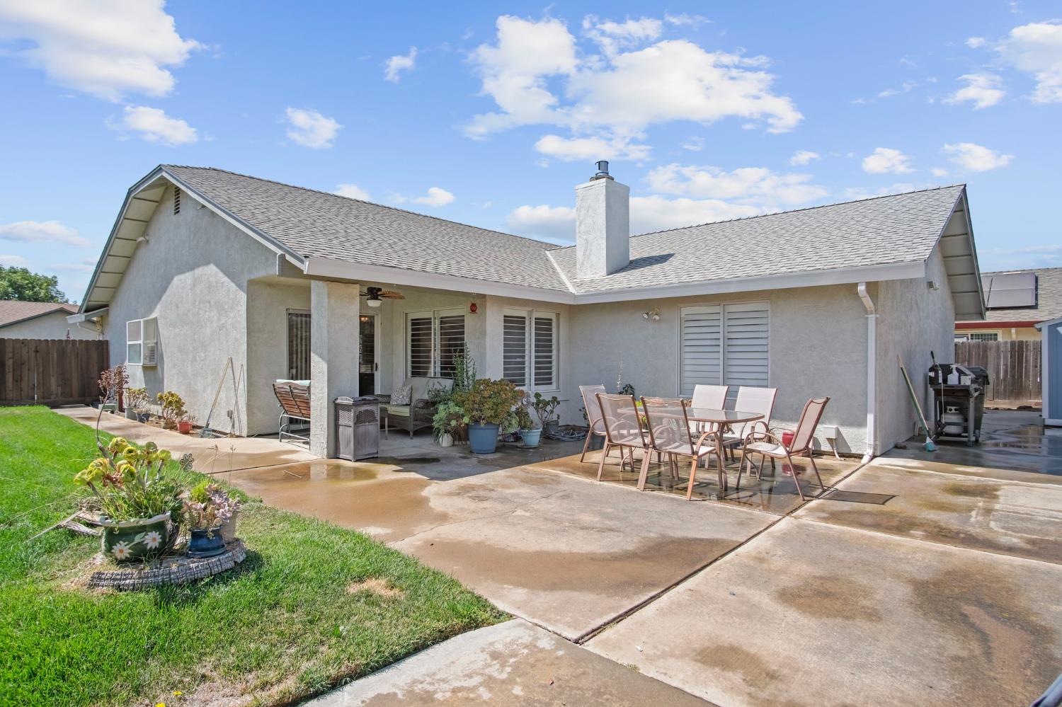 2185 Garden Circle Dr W, Manteca, CA 95336