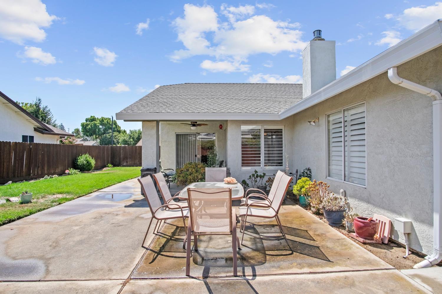 2185 Garden Circle Dr W, Manteca, CA 95336