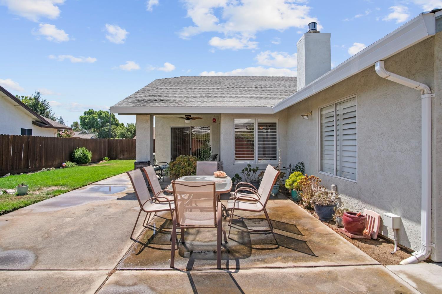 2185 Garden Circle Dr W, Manteca, CA 95336