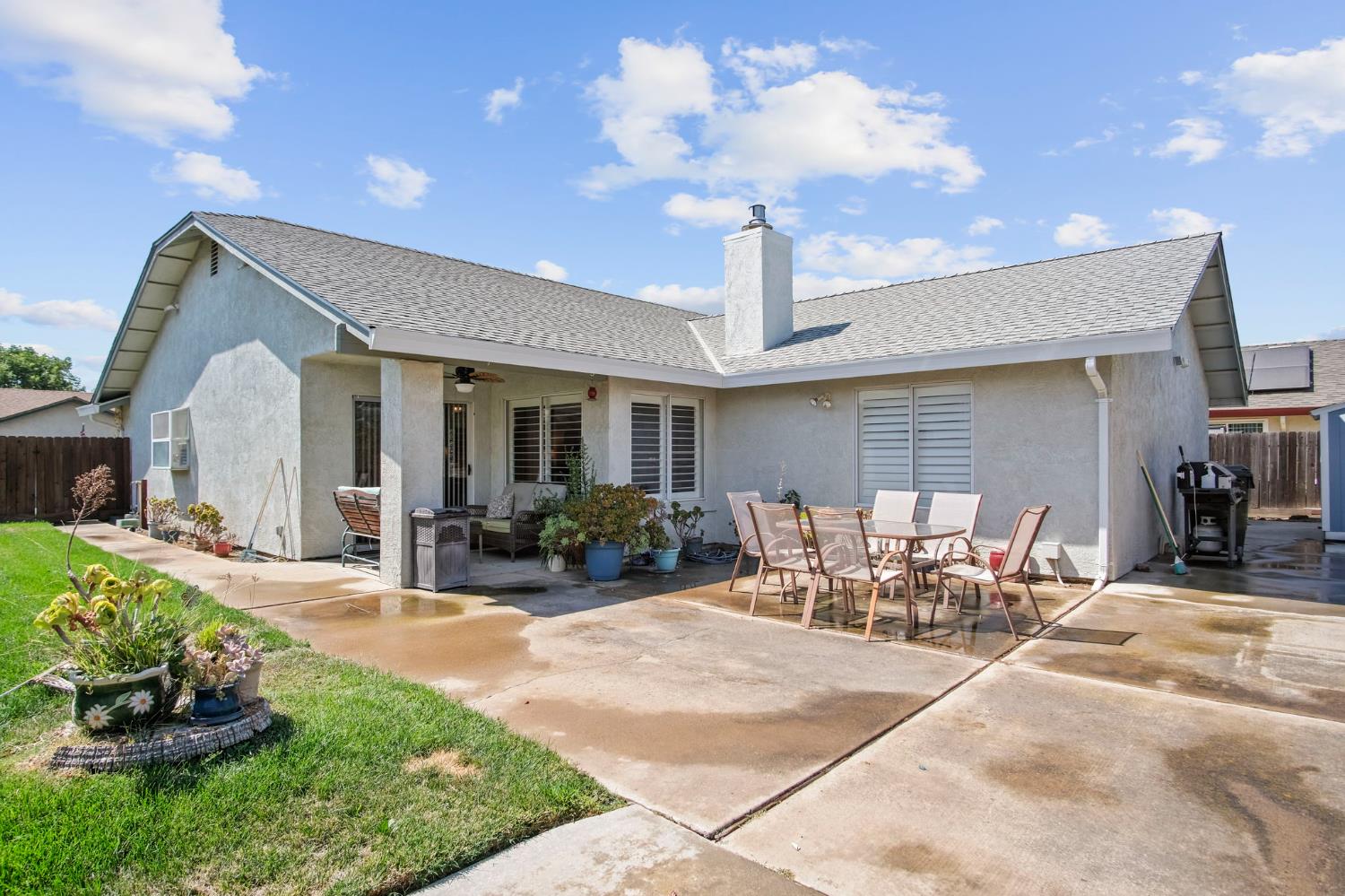 2185 Garden Circle Dr W, Manteca, CA 95336