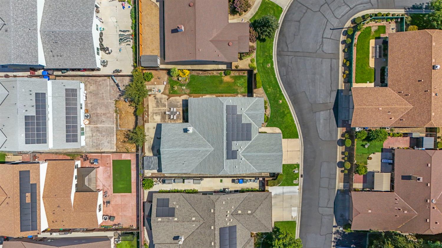 2185 Garden Circle Dr W, Manteca, CA 95336