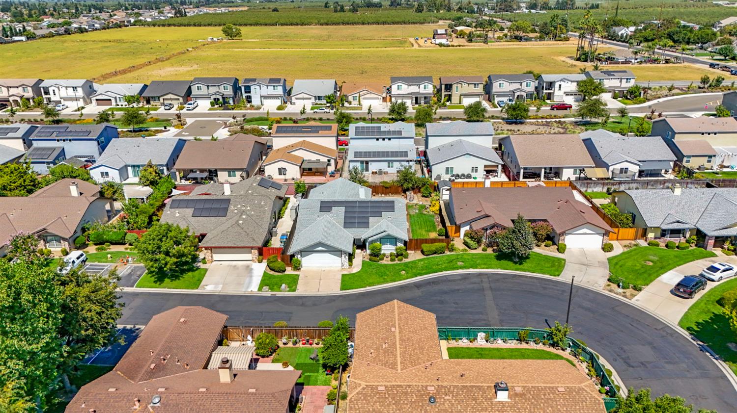 2185 Garden Circle Dr W, Manteca, CA 95336