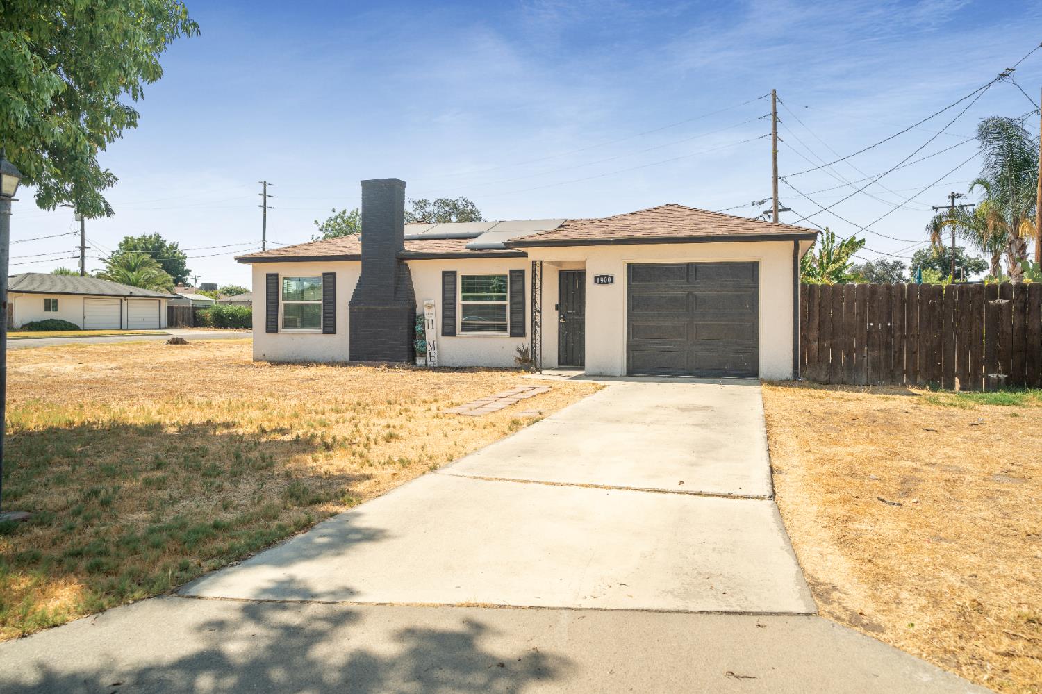 1900 Easy St, Hanford, CA 93230