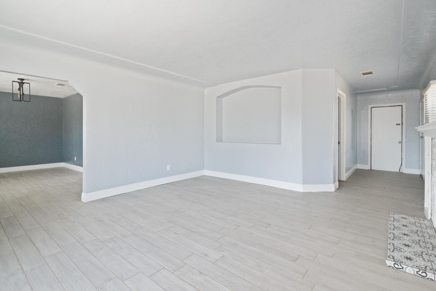 1900 Easy St, Hanford, CA 93230