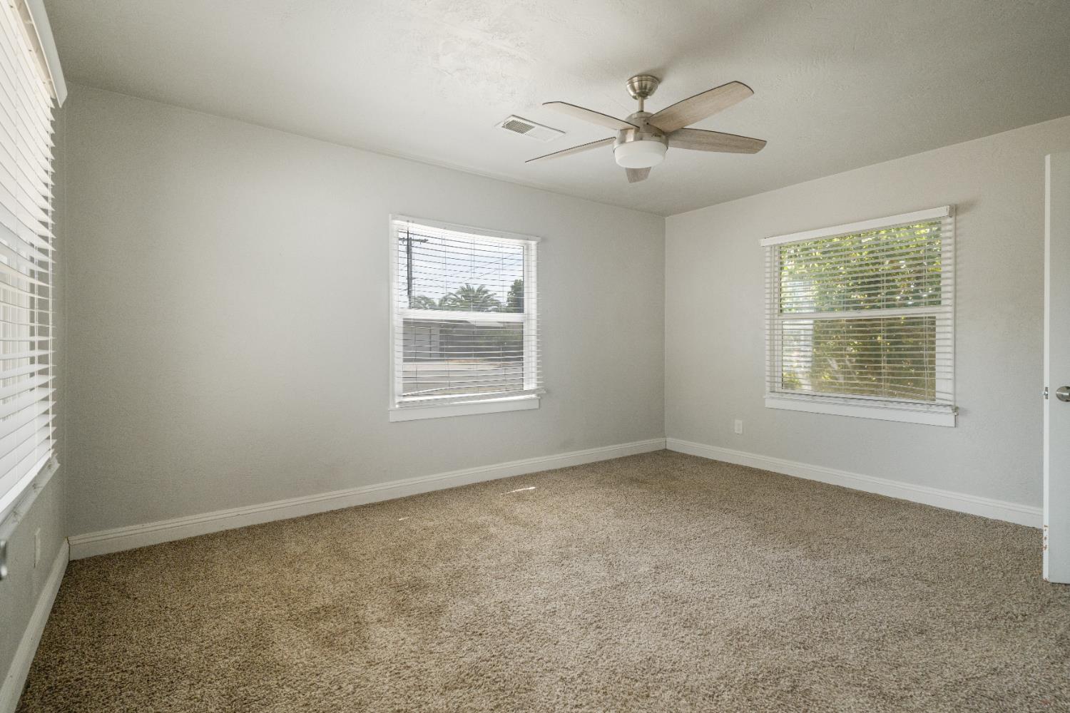 1900 Easy St, Hanford, CA 93230