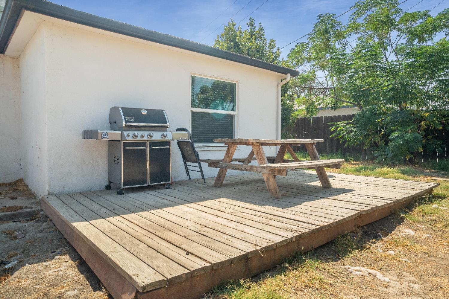 1900 Easy St, Hanford, CA 93230