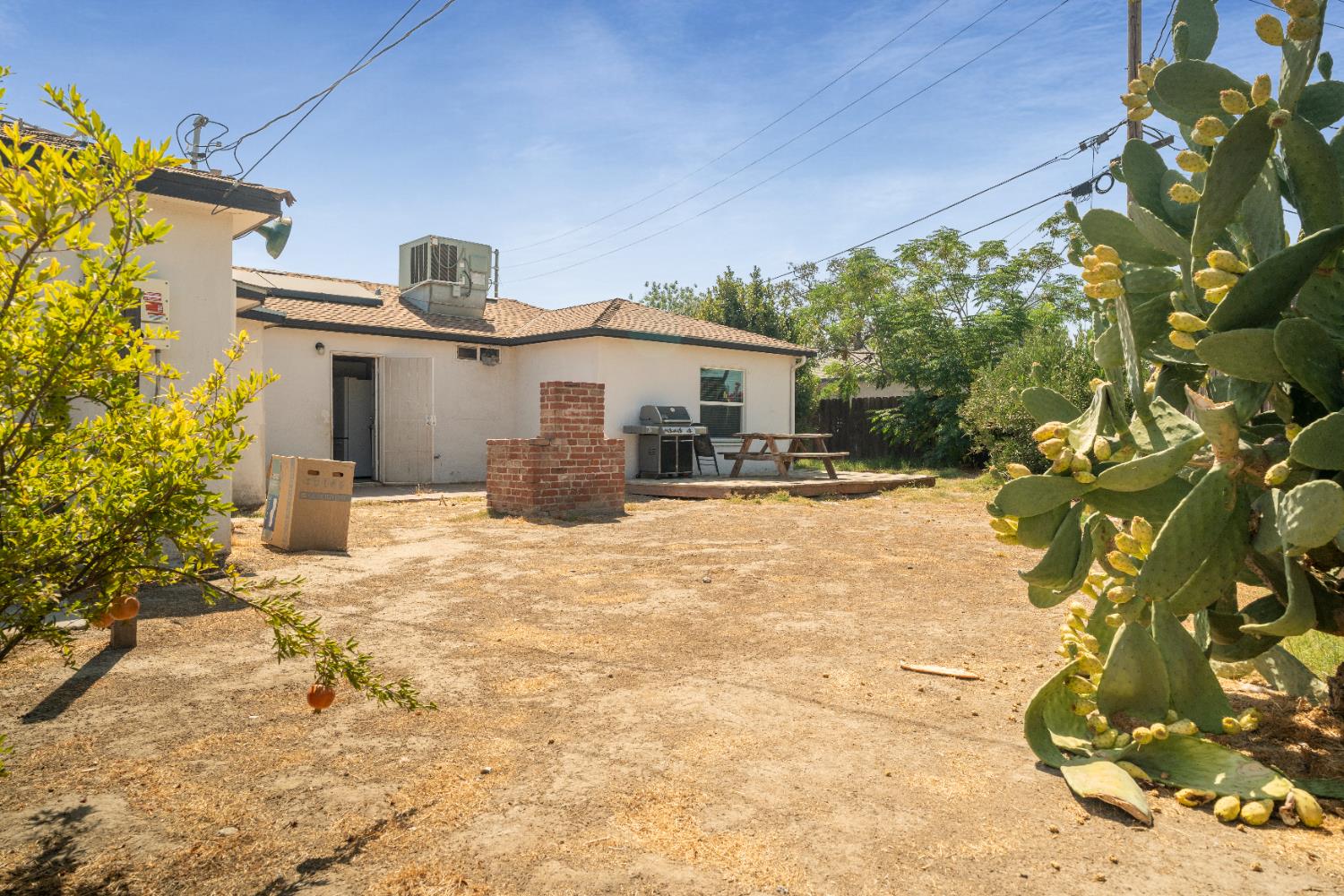 1900 Easy St, Hanford, CA 93230