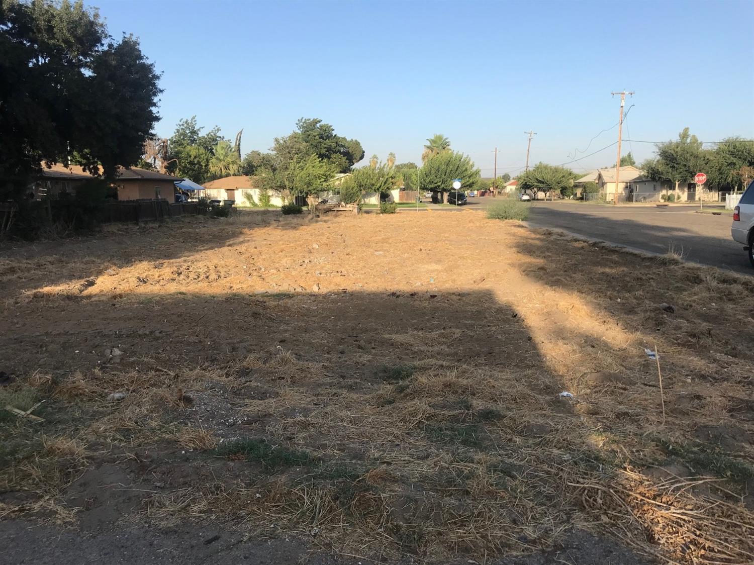 531 K St, Sanger, CA 93657