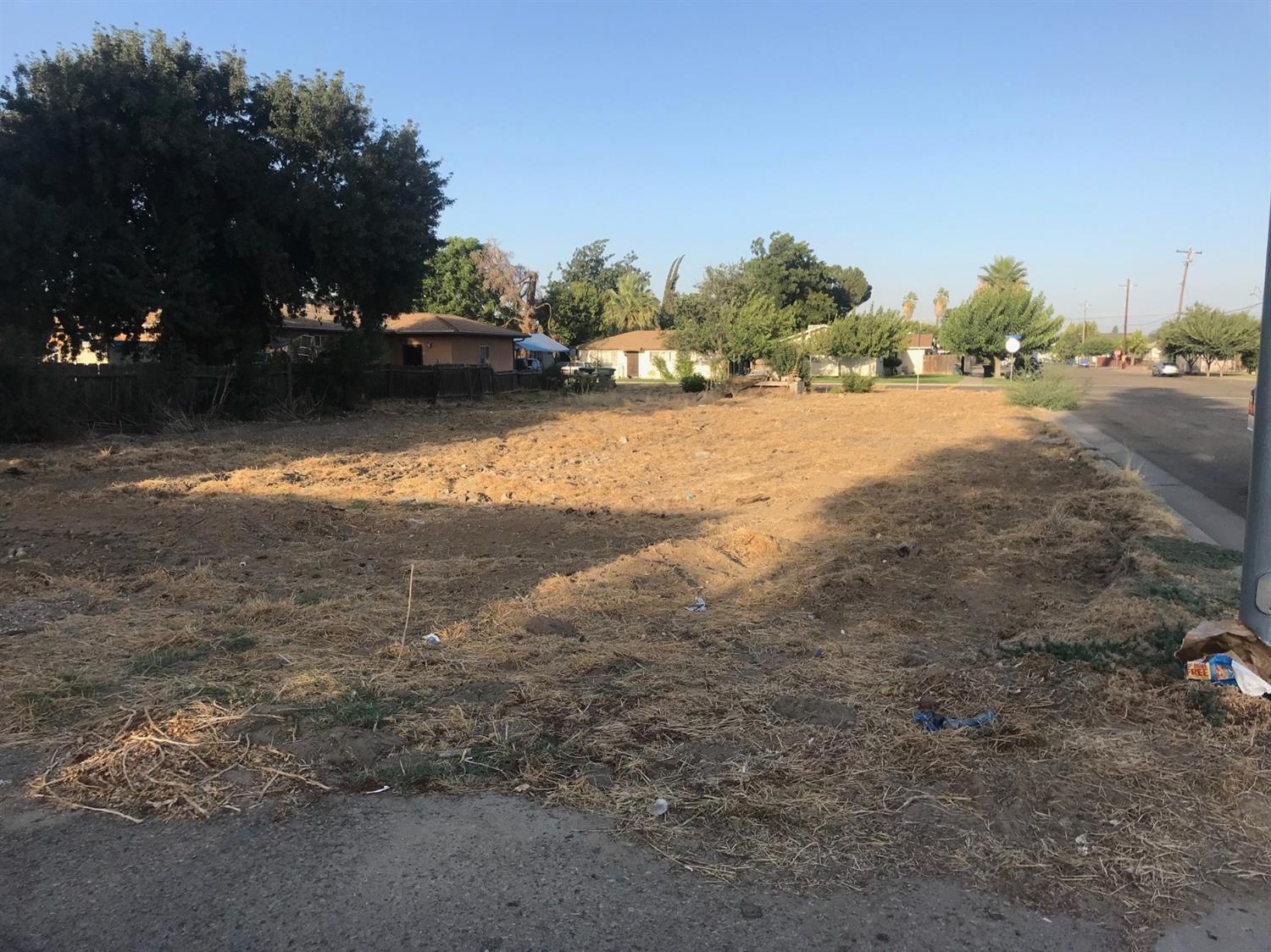 531 K St, Sanger, CA 93657