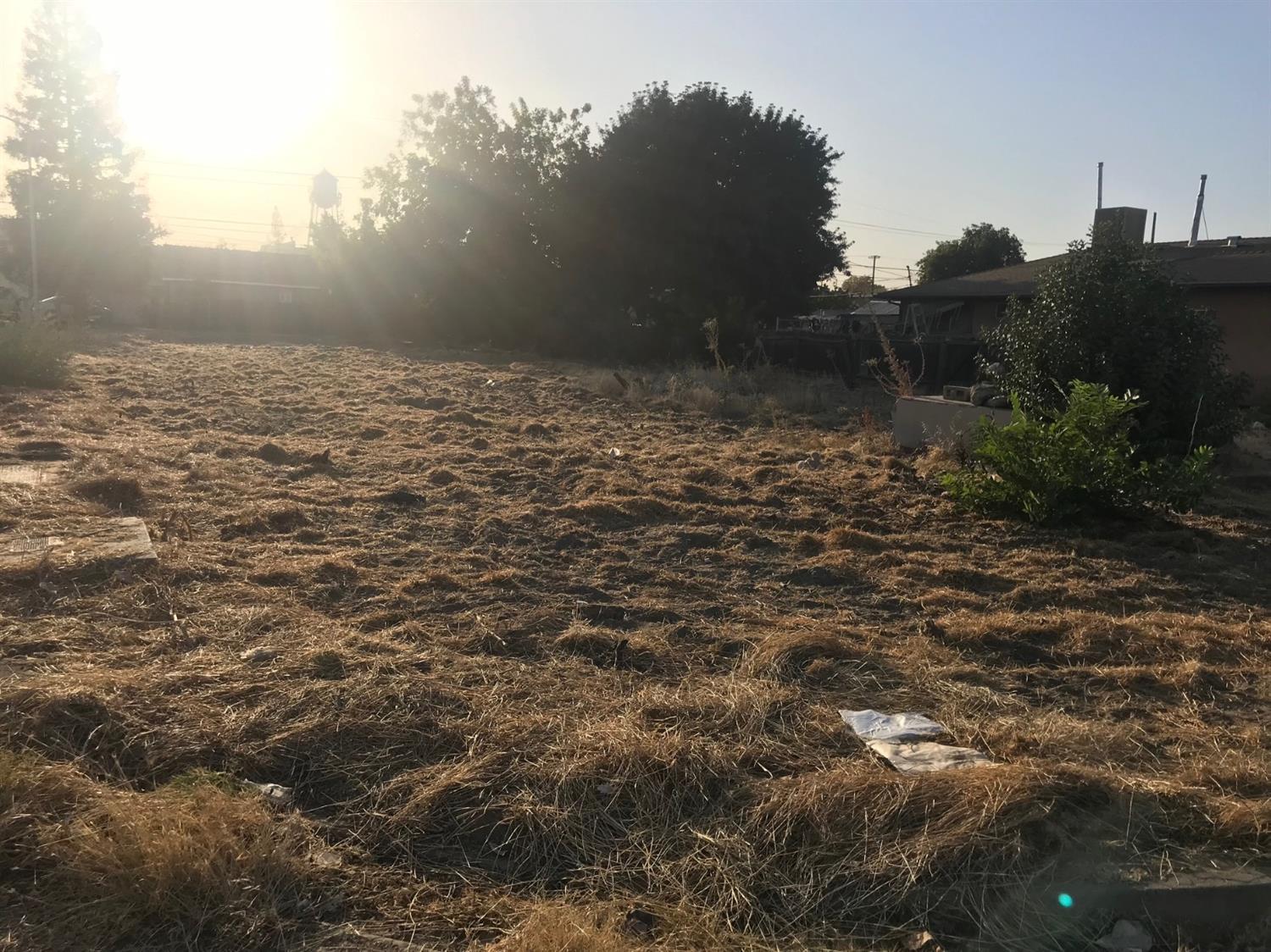 531 K St, Sanger, CA 93657