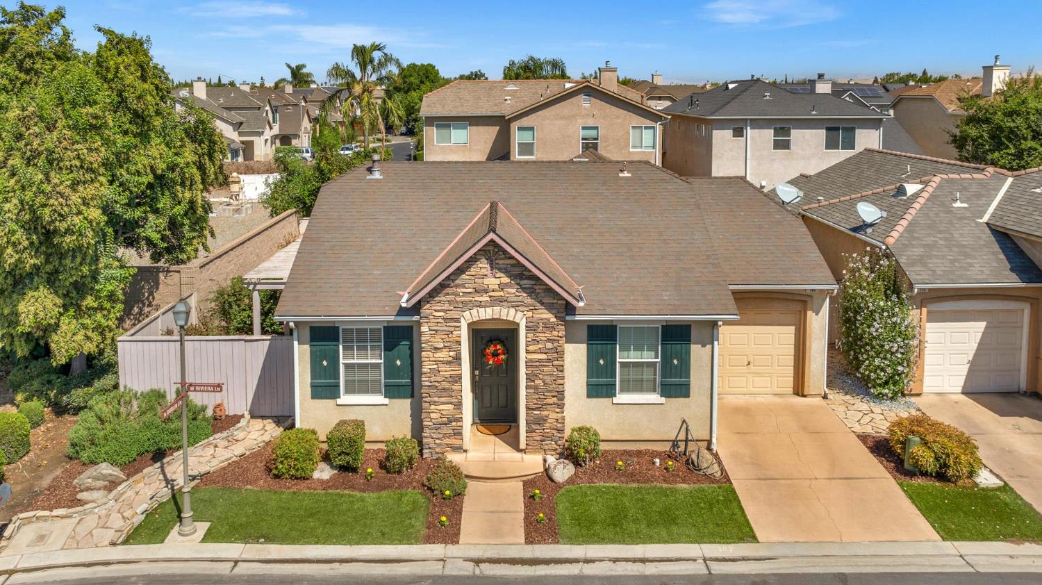 785 W Riviera Ln, Clovis, CA 93619