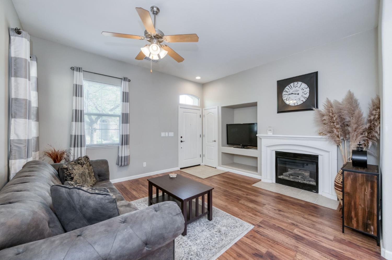 3640 Vermont Ln, Clovis, CA 93619