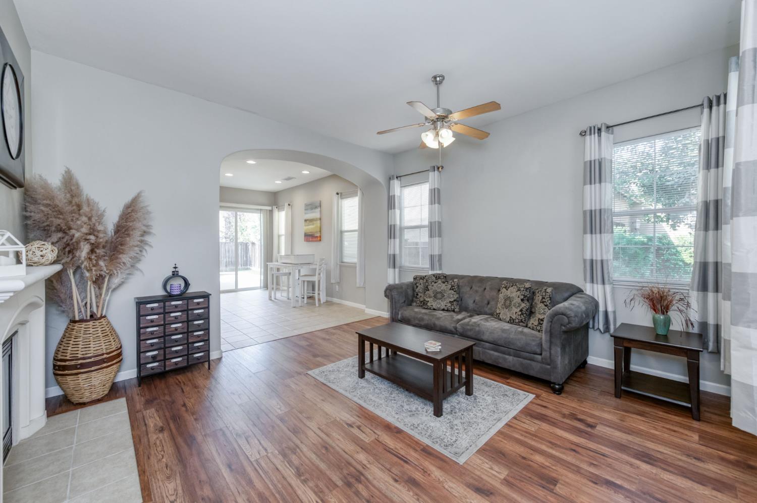 3640 Vermont Ln, Clovis, CA 93619