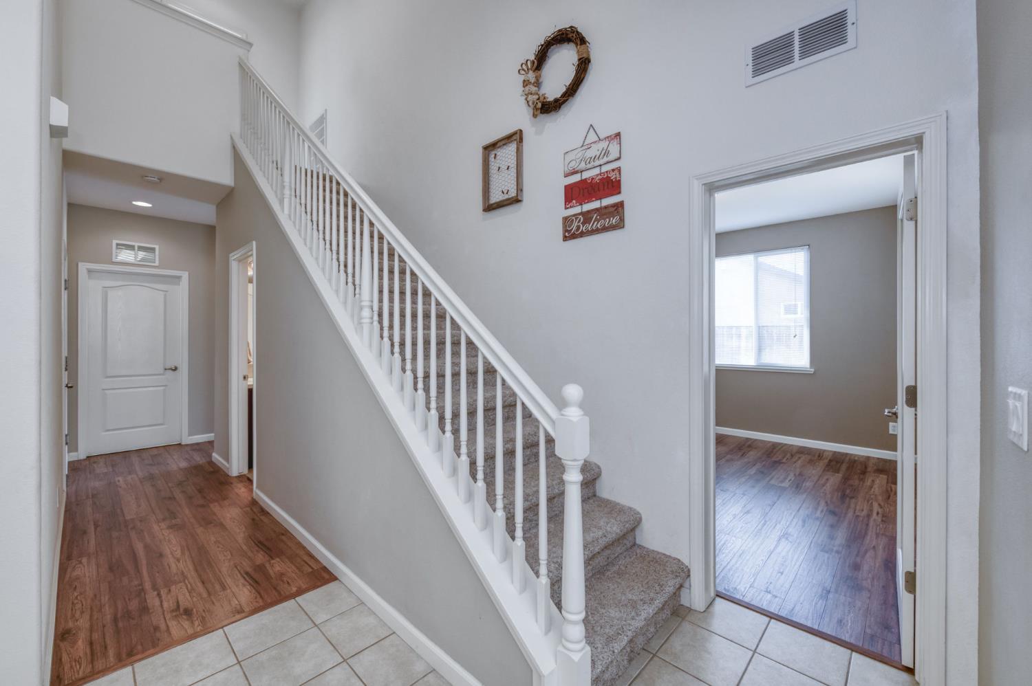 3640 Vermont Ln, Clovis, CA 93619