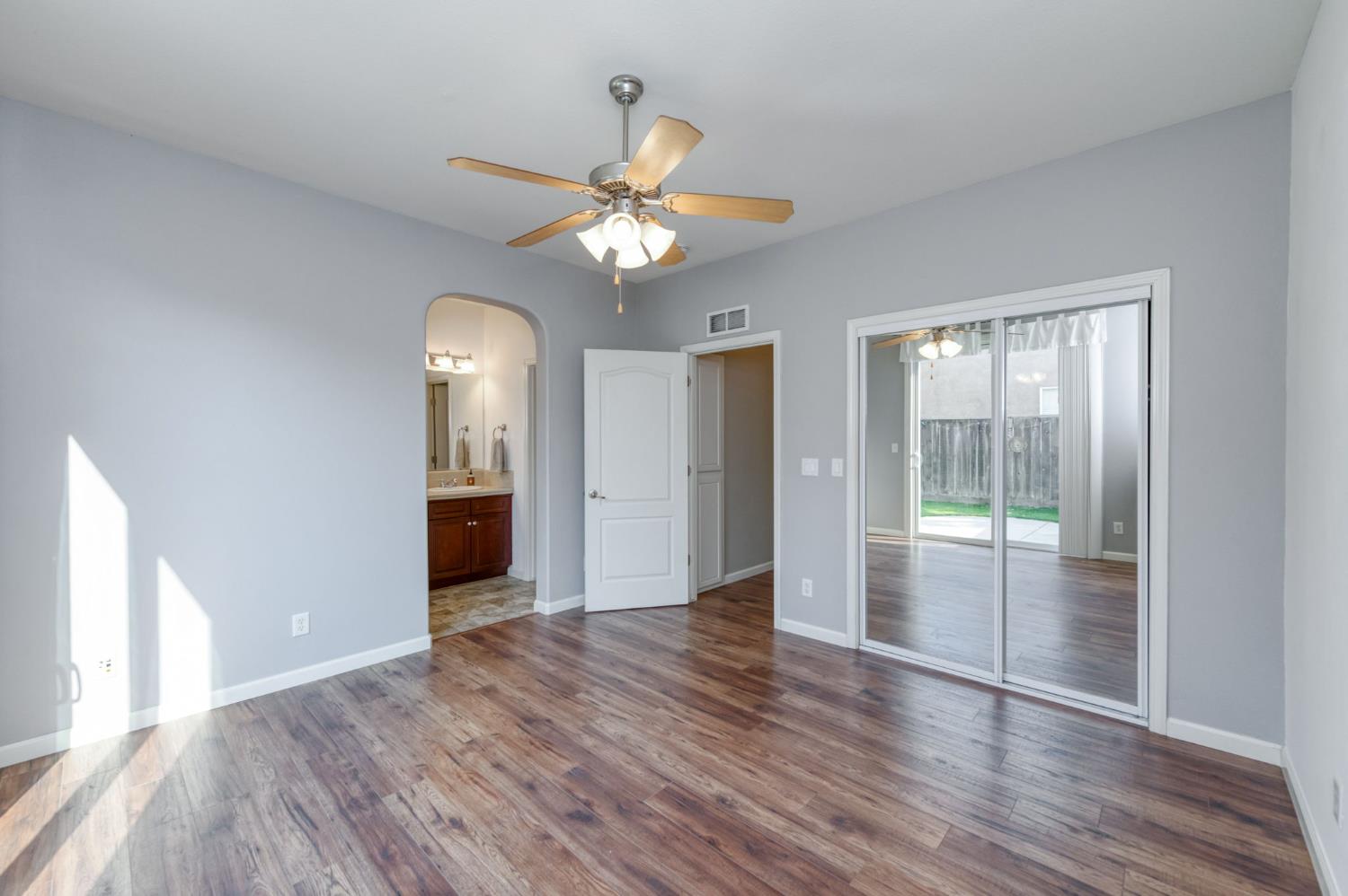 3640 Vermont Ln, Clovis, CA 93619