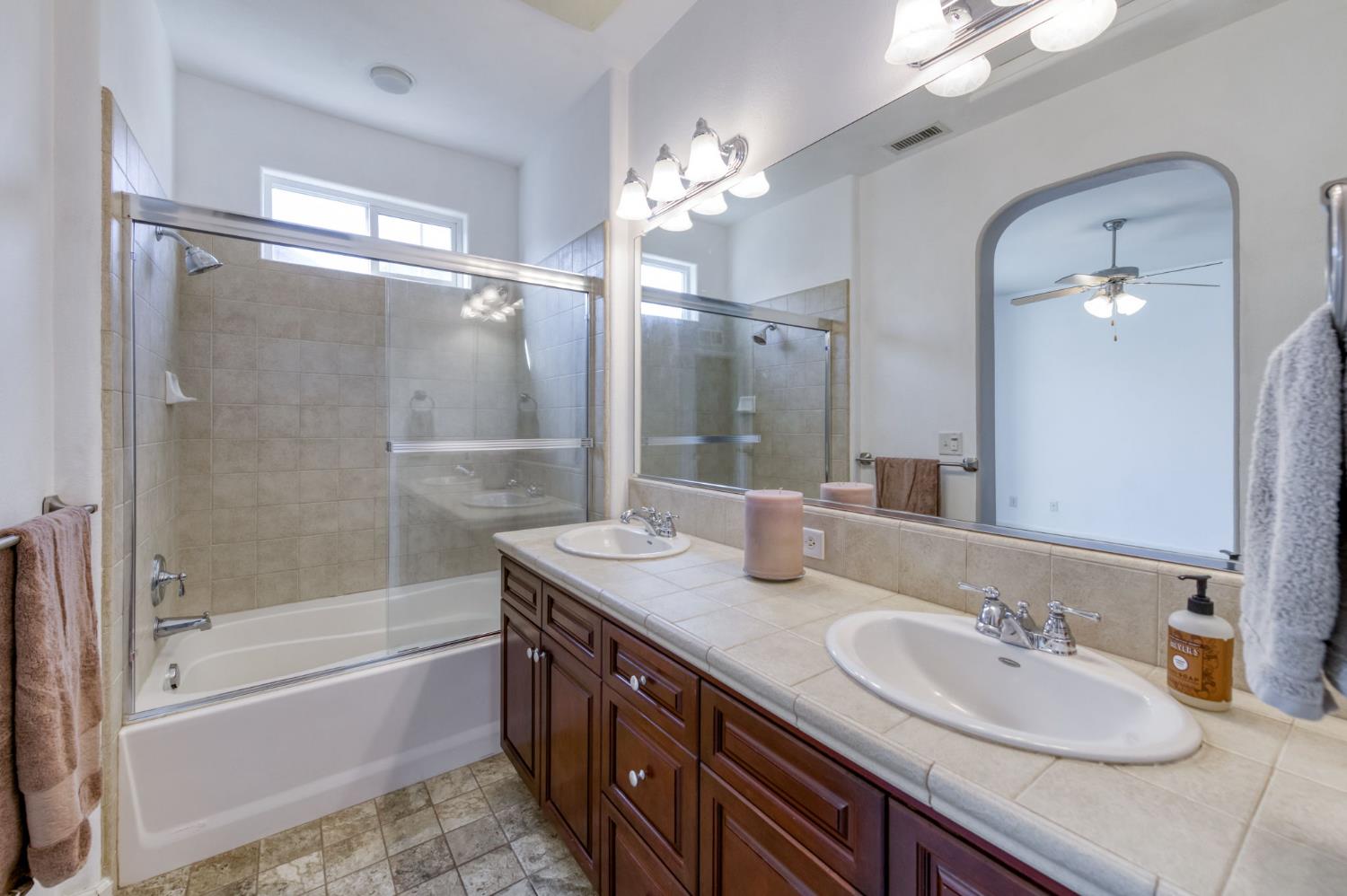 3640 Vermont Ln, Clovis, CA 93619