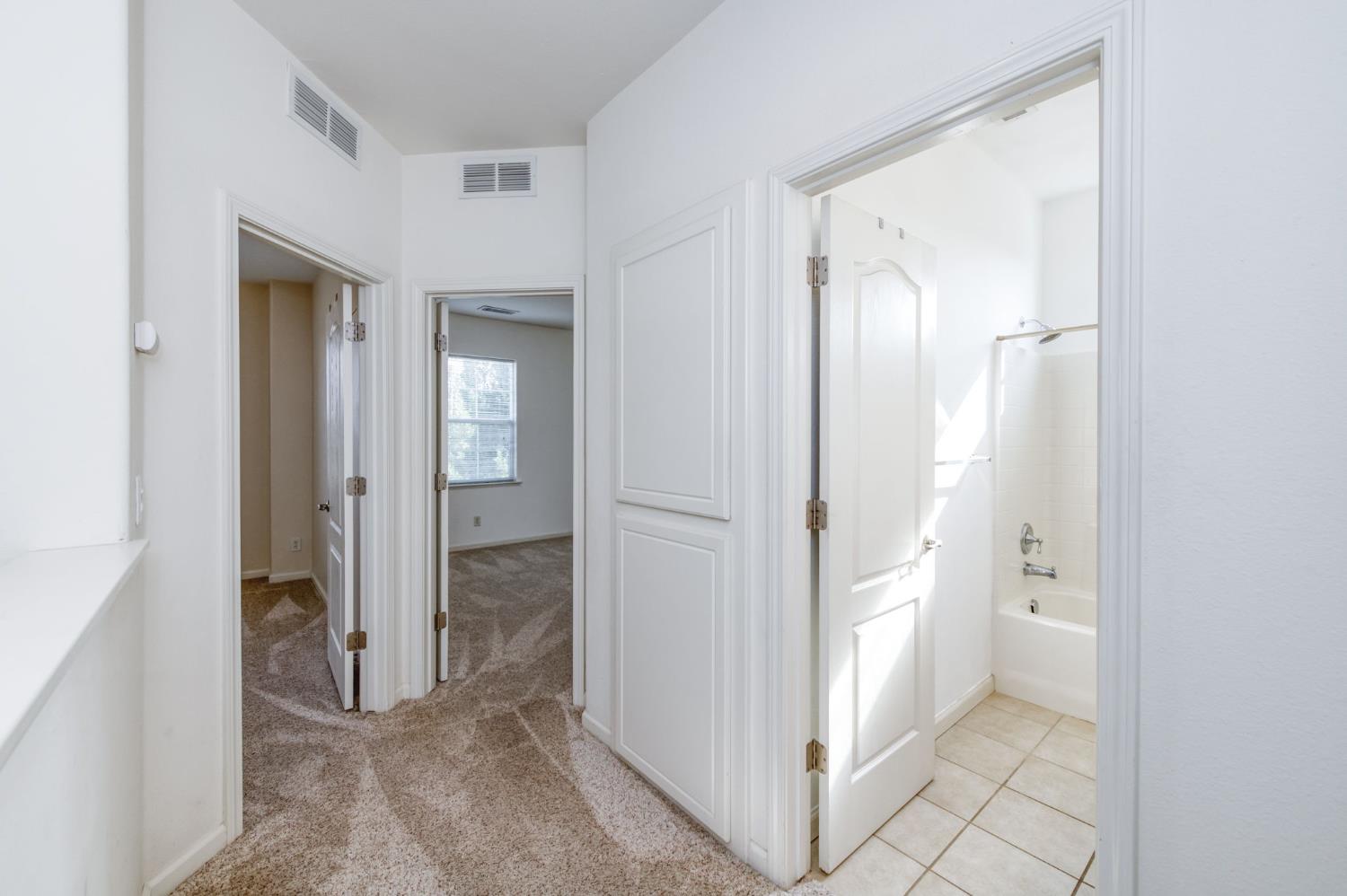 3640 Vermont Ln, Clovis, CA 93619