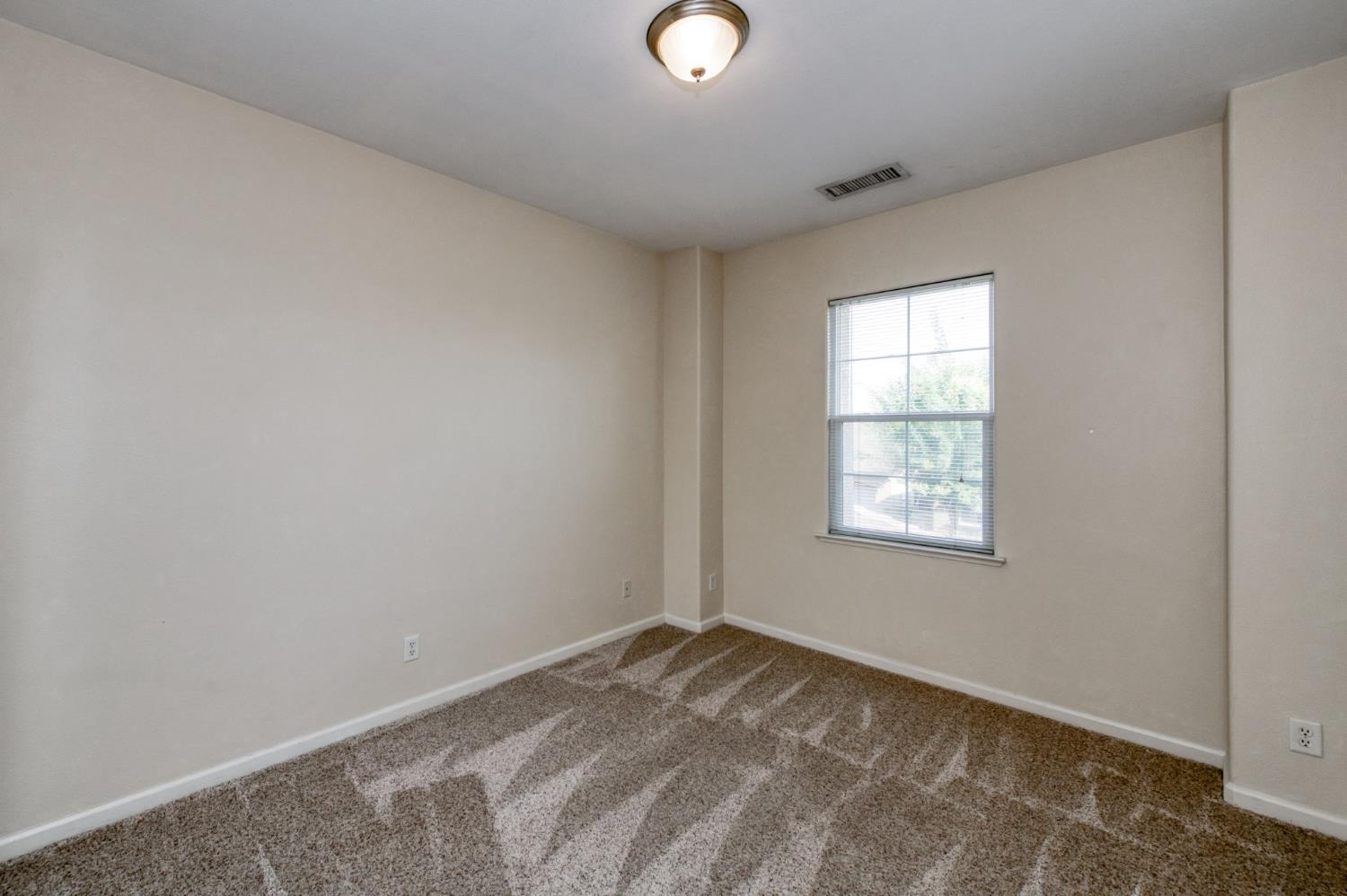 3640 Vermont Ln, Clovis, CA 93619