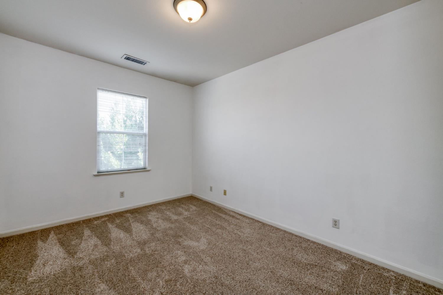 3640 Vermont Ln, Clovis, CA 93619