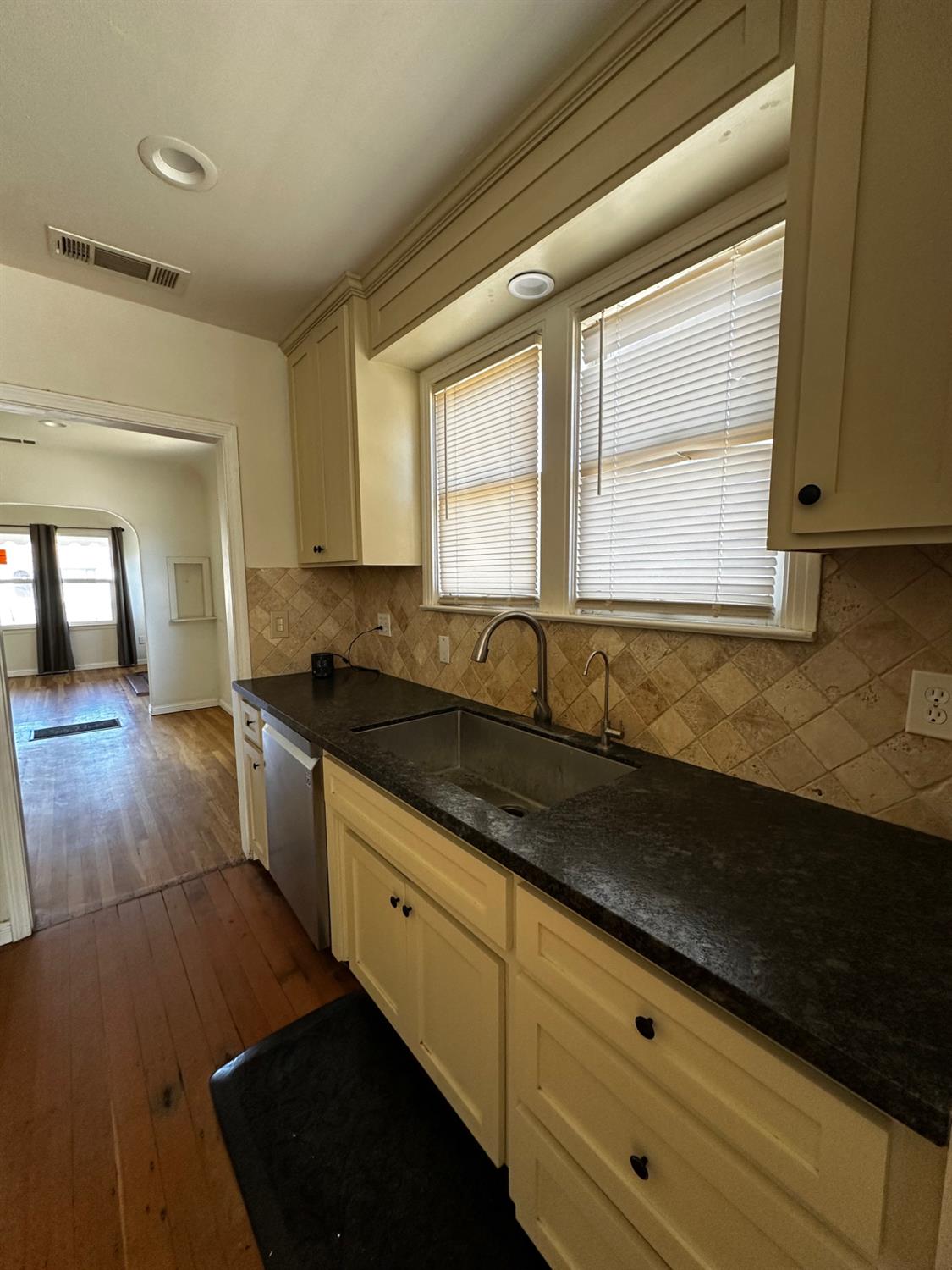 801 Riverside Ave, Chowchilla, CA 93610