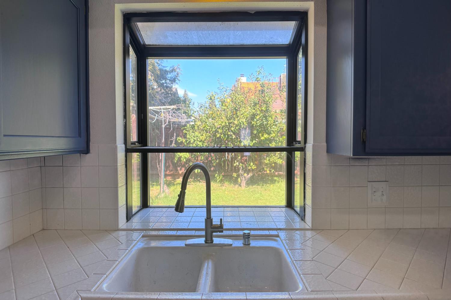 1910 E Eclipse Ave, Fresno, CA 93720