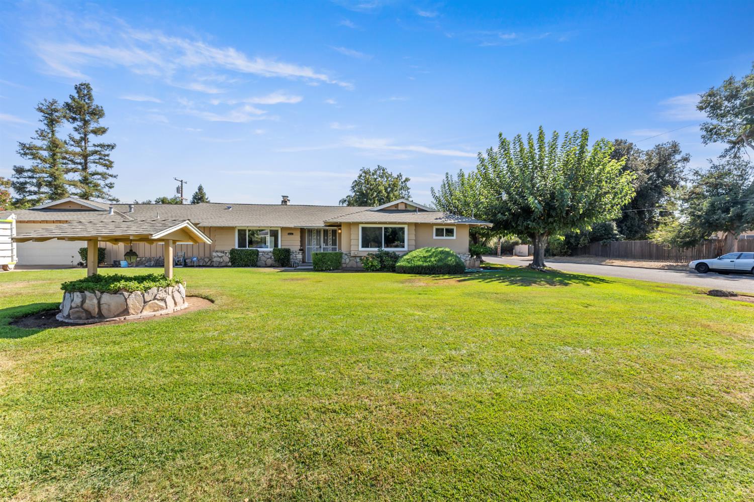 6259 E Liberty Ave, Fresno, CA 93727