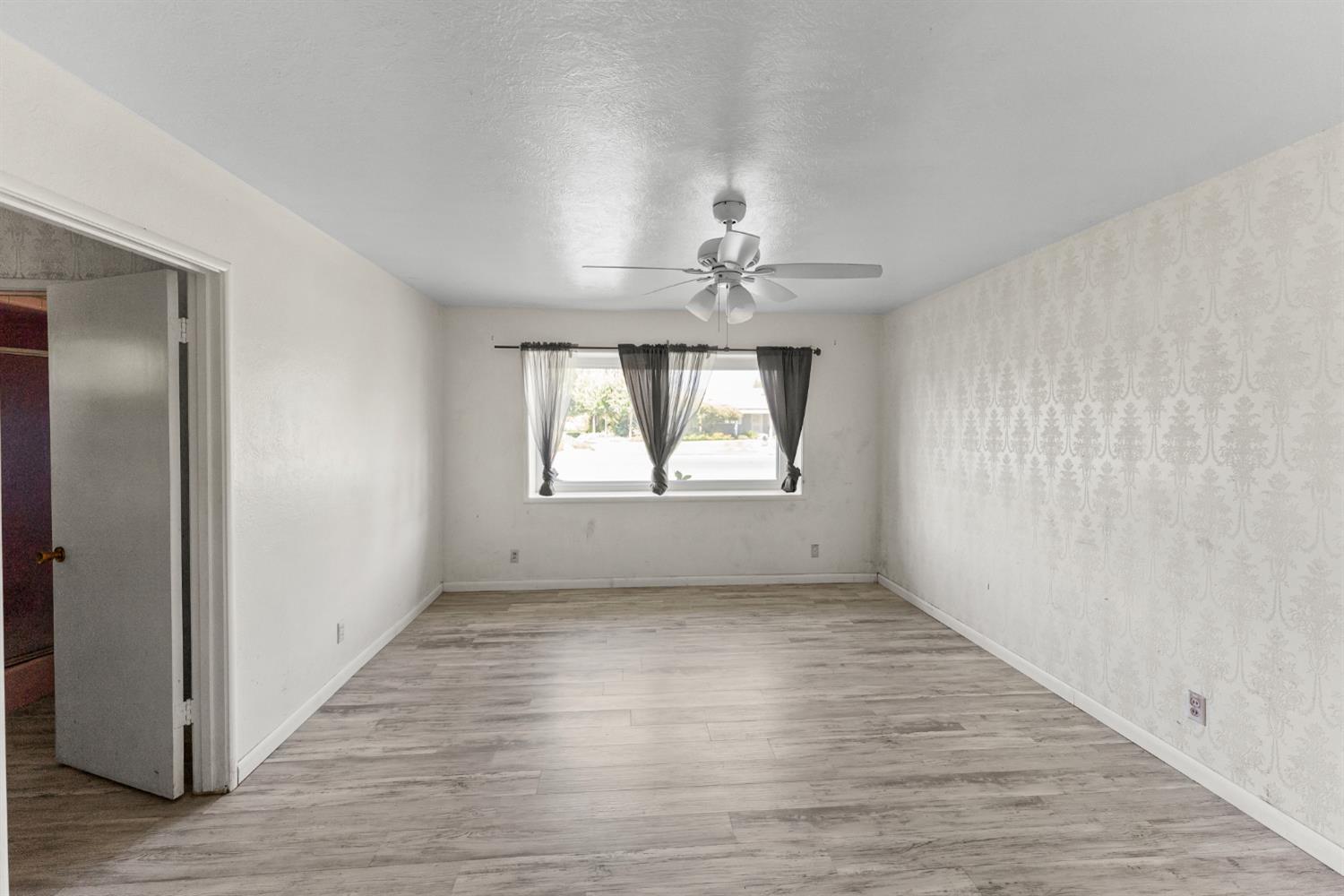 6259 E Liberty Ave, Fresno, CA 93727