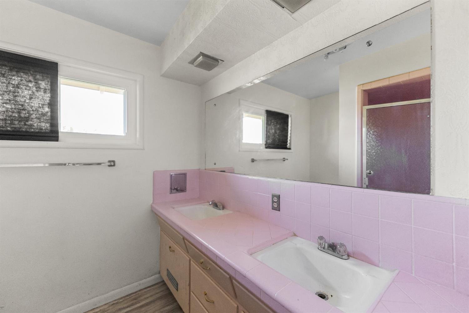 6259 E Liberty Ave, Fresno, CA 93727