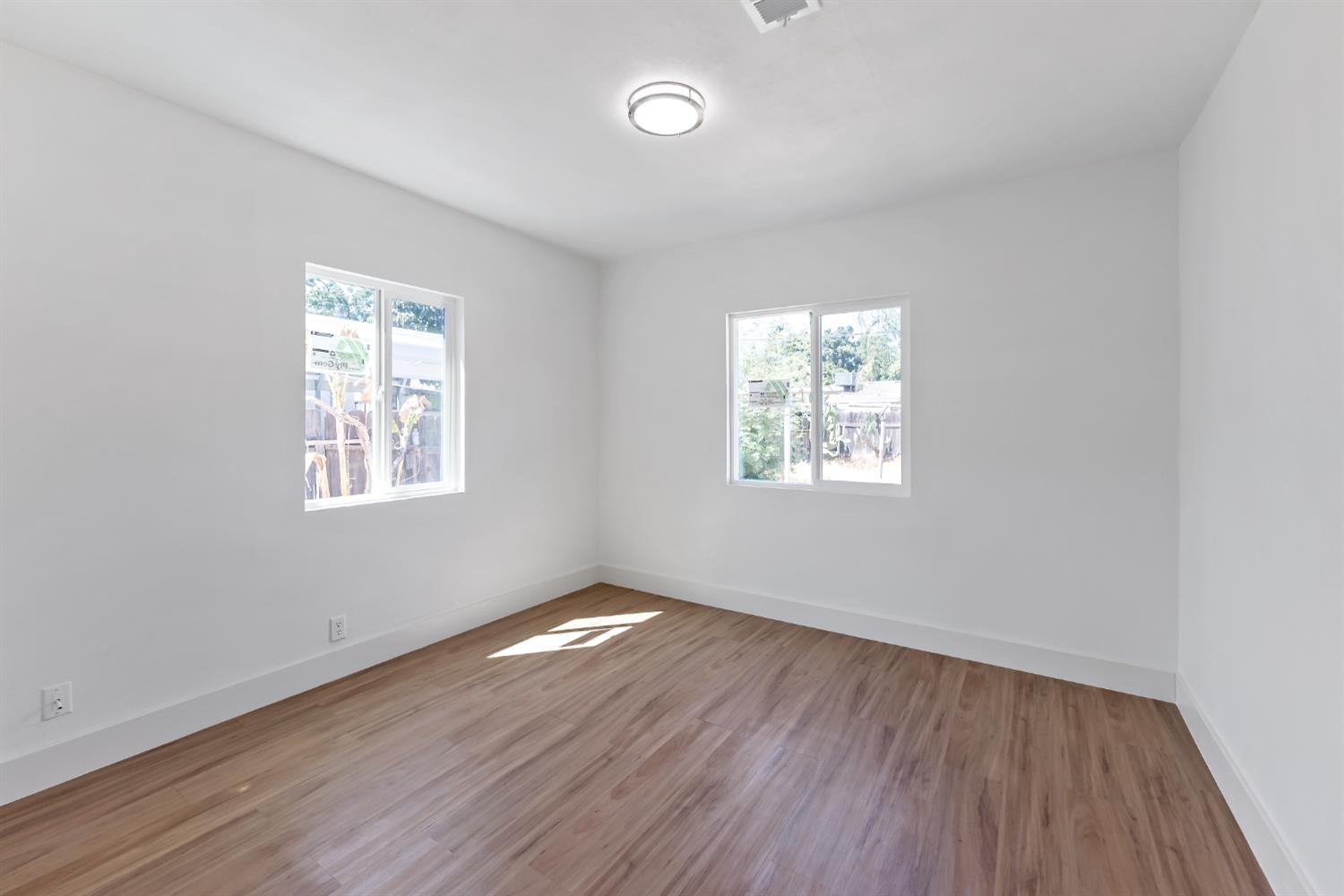 4623 E Nevada Ave, Fresno, CA 93702