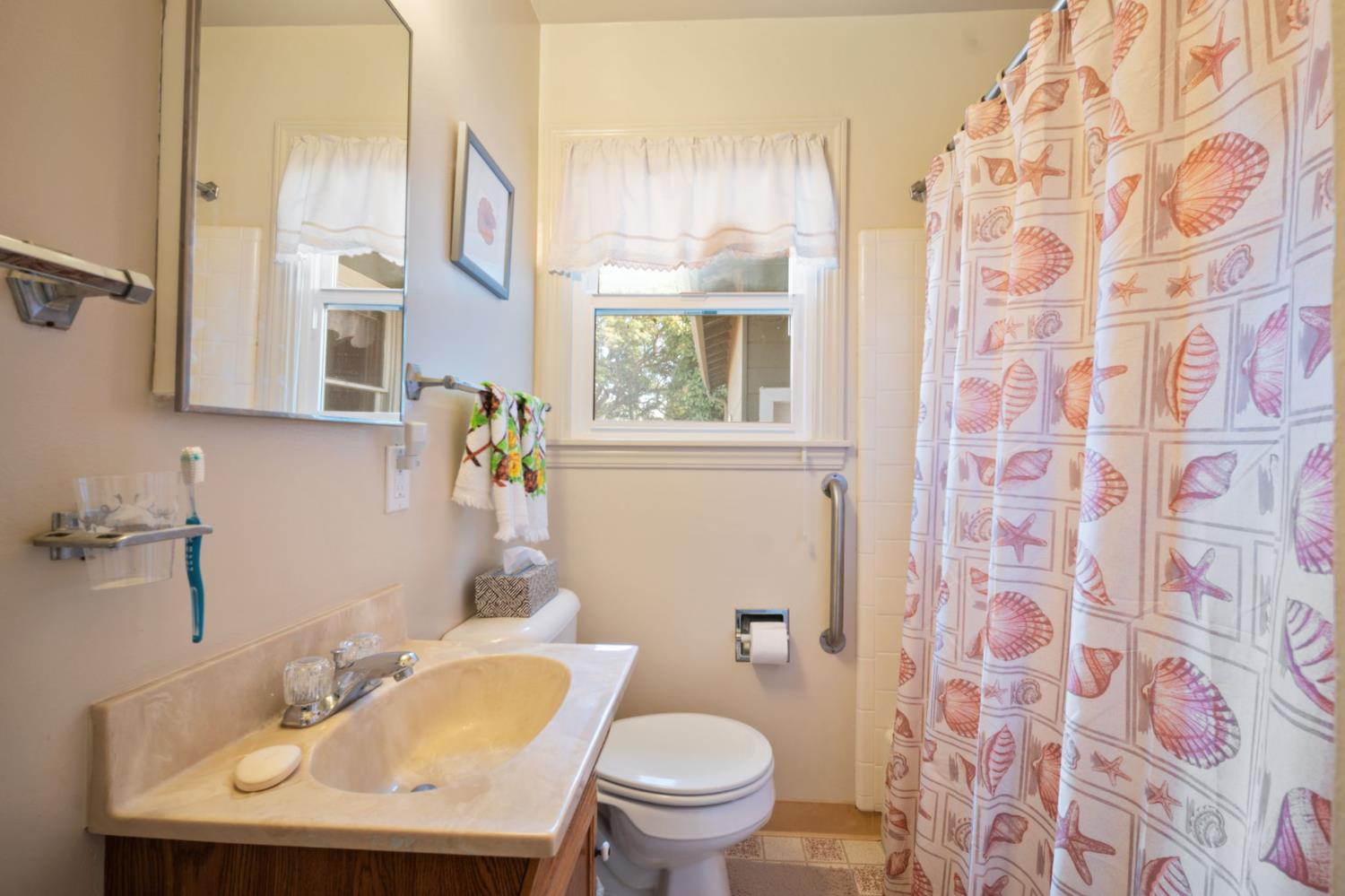 929 Capistrano Dr, Salinas, CA 93901