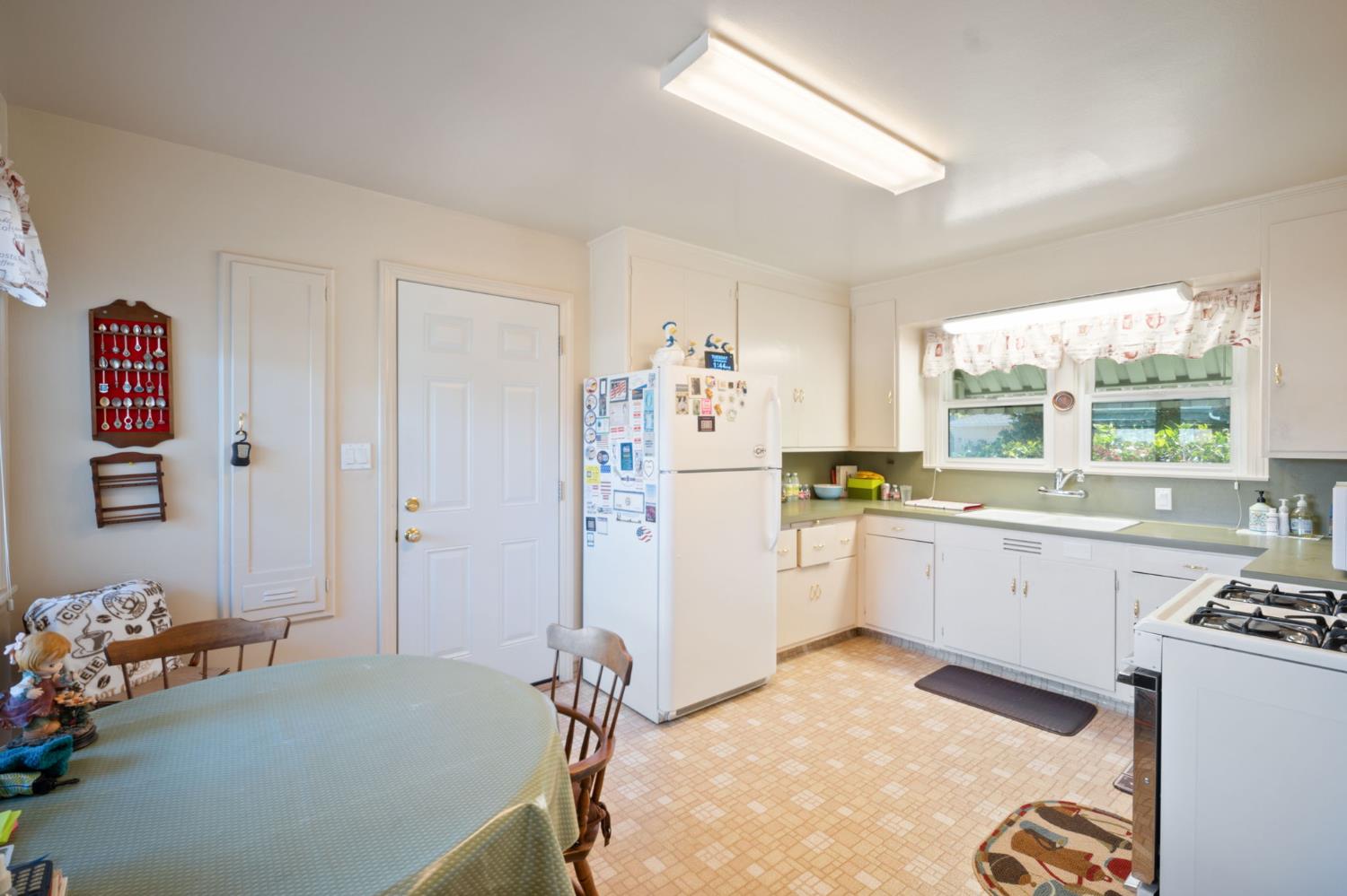 929 Capistrano Dr, Salinas, CA 93901