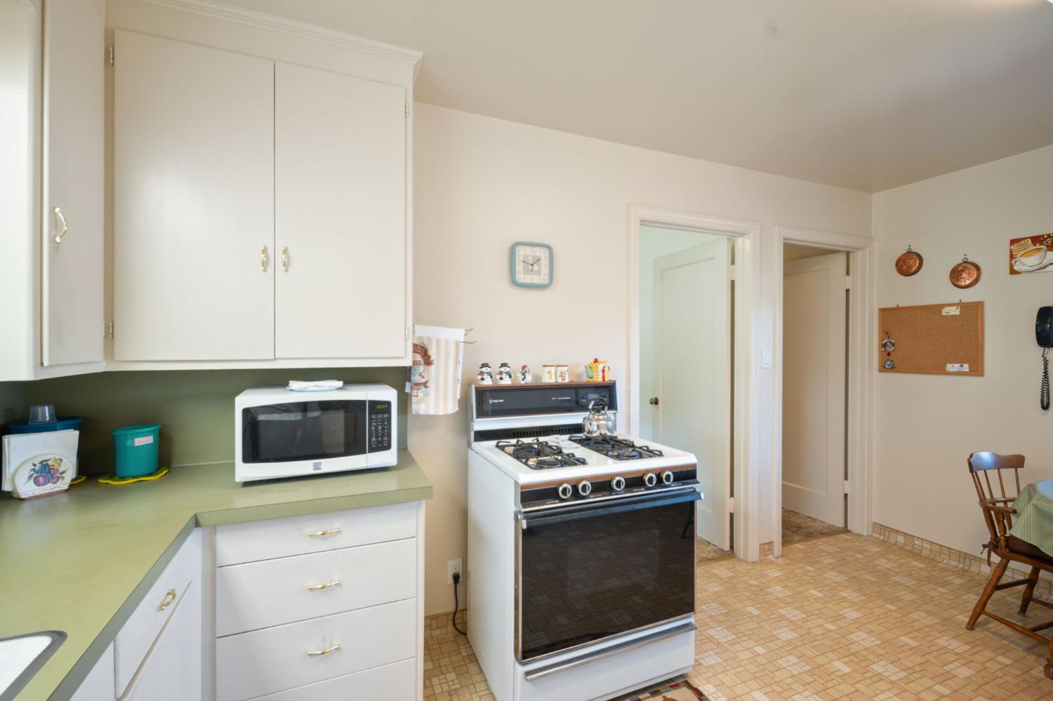 929 Capistrano Dr, Salinas, CA 93901