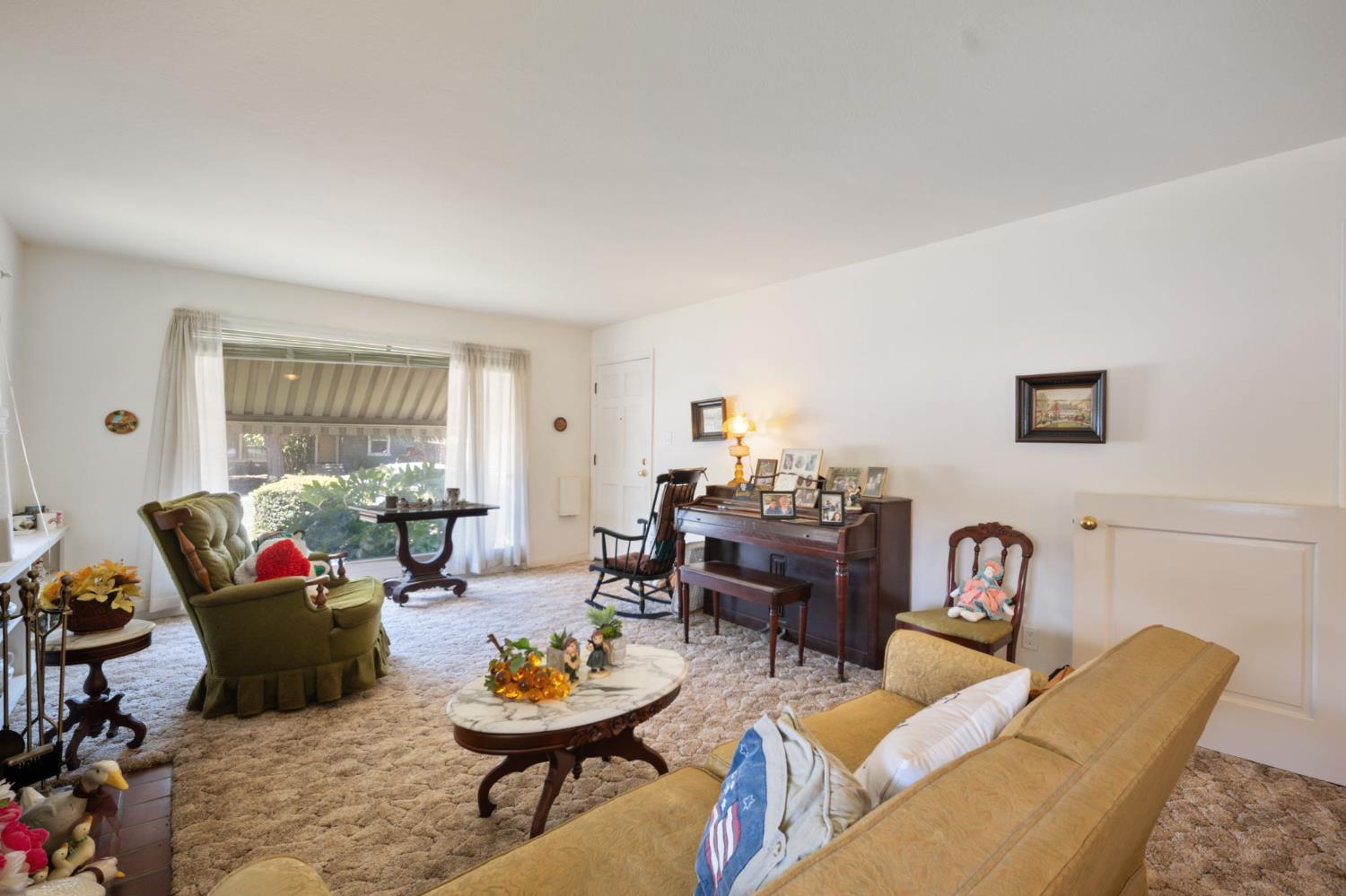 929 Capistrano Dr, Salinas, CA 93901