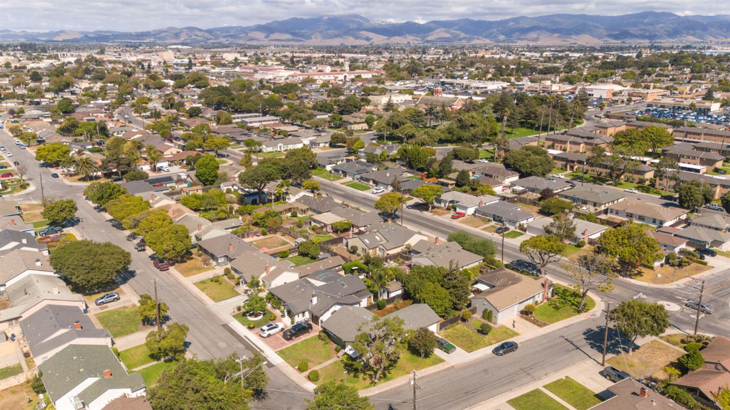 929 Capistrano Dr, Salinas, CA 93901