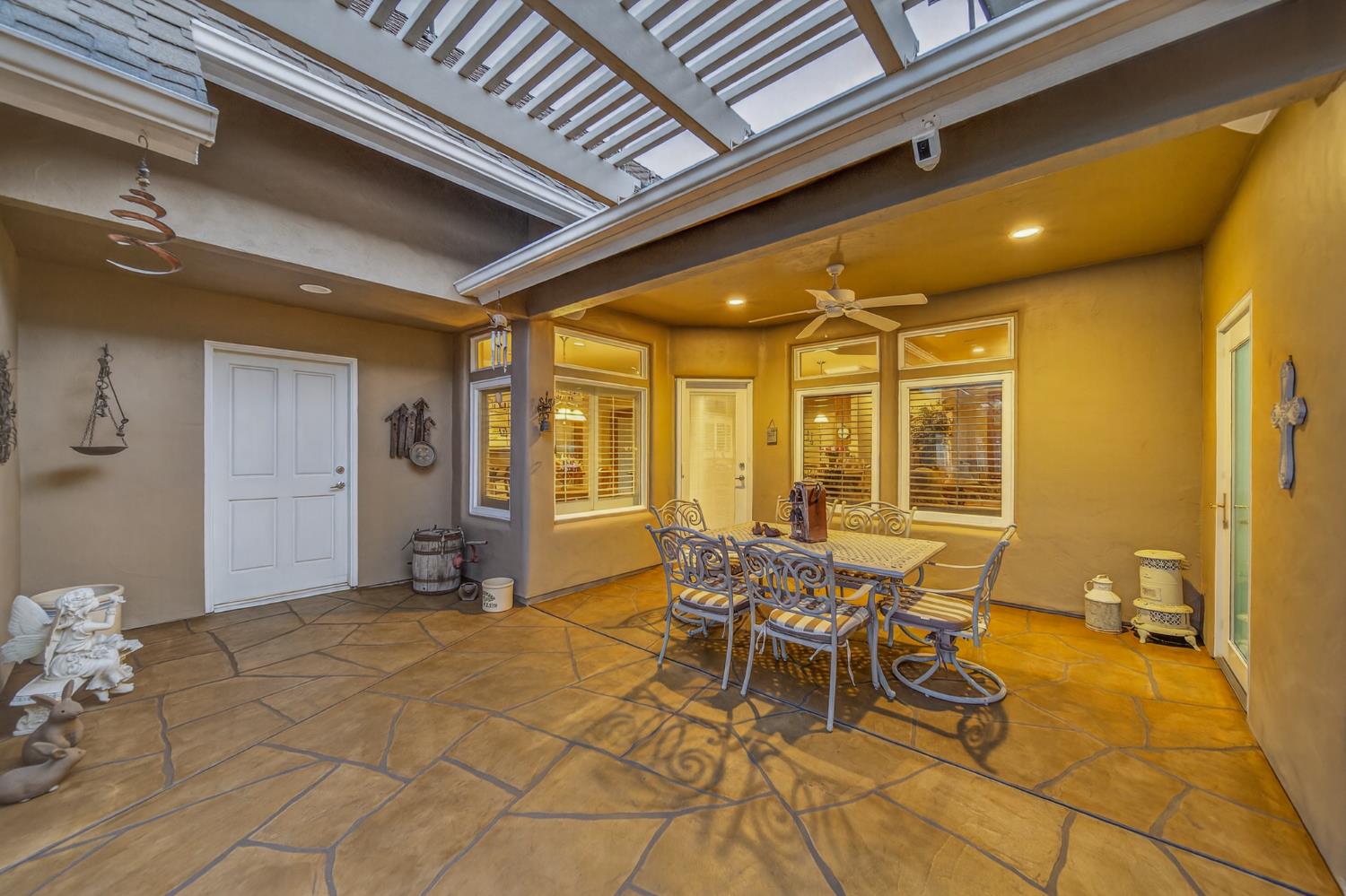 2382 20Th Ave, Kingsburg, CA 93631