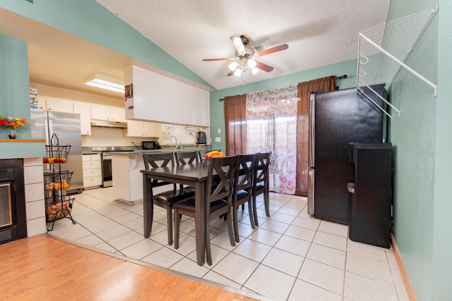 1818 S Cain St, Visalia, CA 93292